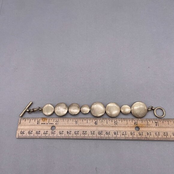 Kenneth Cole New York Round Circle Discs Link Bangle Bracelet Toggle Closure - Picture 4 of 4